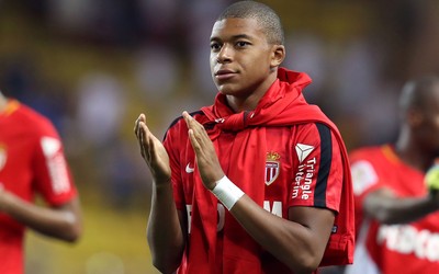 88A8娱乐-C罗凌空抽射擦着立柱偏出错过帽子戏法